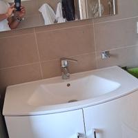 Mobiletto bagno con mix  Grohe  a 200 euro...