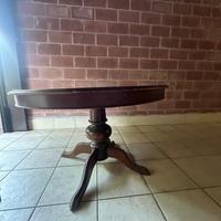 Tavolo rotondo in legno