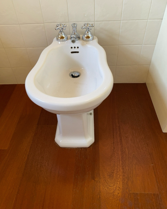 Sanitari Pozzi-Ginori con accessori bagno