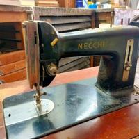 Macchina da cucire antica Necchi 
