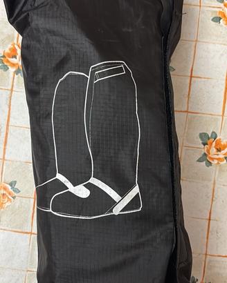 Copri scarpe e copri pantaloni antipioggia moto