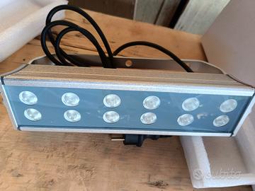 Plafone faretti led orientabile