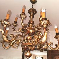 Antico lampadario in legno, inizi 700