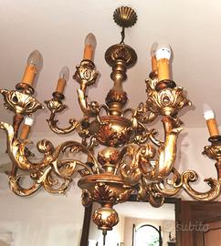 Antico lampadario in legno, inizi 700