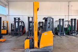 CARRELLO ELEVATORE RETRATTILE JUNGHEINRICH