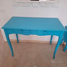 scrivania azzurra