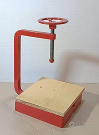 Torchio Pressa in robusto acciaio.
