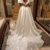 Abito da sposa nuovo con cartellino