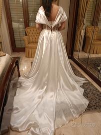 Abito da sposa nuovo con cartellino