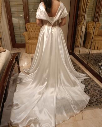 Abito da sposa nuovo con cartellino