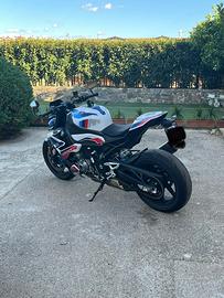 Bmw m1000r 2023