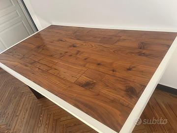 2 grandi tavoli con struttura in ferro