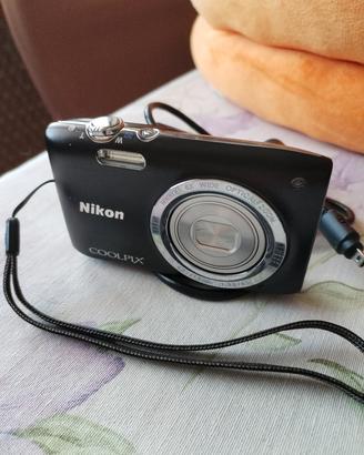 macchina fotografica nikon coolpix  S2700 black