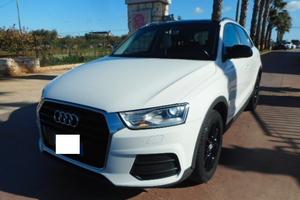 Audi Q3 2.0 TDI 120 CV BLACK & WHITE