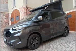 Ford Nugget Westfalia con tetto a soffietto