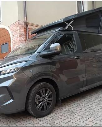 Ford Nugget Westfalia con tetto a soffietto