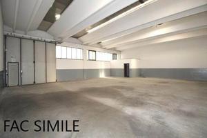 Immobile di 220 m² con 1 locale a Scandicci