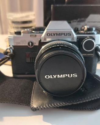 Olympus OM10 completa dibaccessori