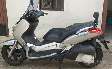Yamaha X MAX 250