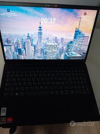 pc portatile lenovo v15