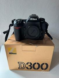 Nikon D300 solo corpo da revisionare + accessori