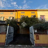 VILLA A SCHIERA A PRATO