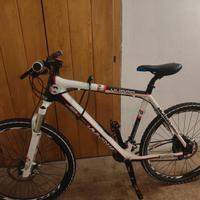  MTB Whistle Huron 148 con telaio in carbonio