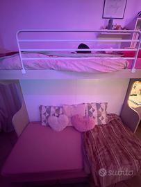 Letto a castello con scale a scomparsa