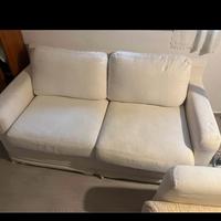 Due divani di 2 posti bianci