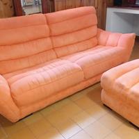 Divano 3 posti con puff