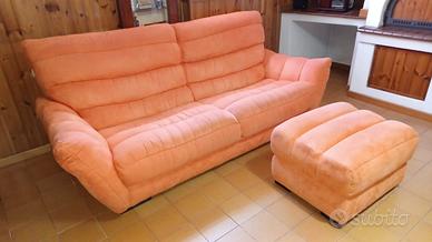 Divano 3 posti con puff