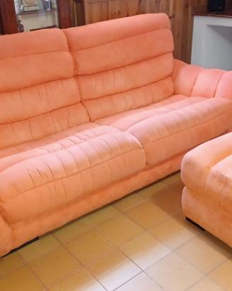 Divano 3 posti con puff