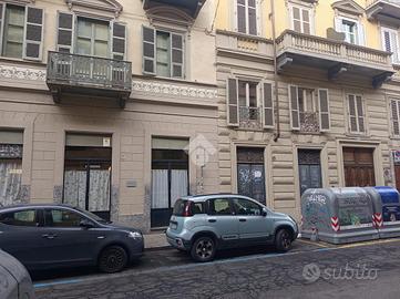 NEGOZIO A TORINO