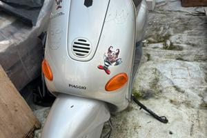 50 vespa grigia