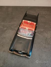 Modellino Cadillac Bandai in latta