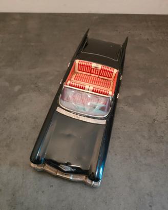 Modellino Cadillac Bandai in latta