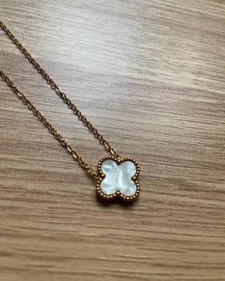 Collana e ciondolo in oro
