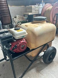 IRRORATRICE CARRELLATA CON MOTORE HONDA - 100 LT