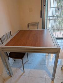 Tavolo quadrato allungabile salvaspazio