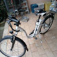 bici con pedalata assistita