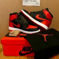 Nike jordan 1 satin bred