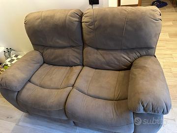 Divano 2 posti con alzata gambe ellettriche