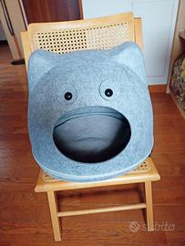 Cuccia grigia in feltro