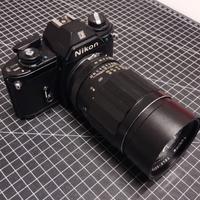 Nikon EM con obiettivo Tokina 200mm f3.5