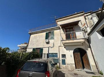 3 LOCALI A CASTIGLIONE DEL GENOVESI