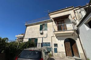 3 LOCALI A CASTIGLIONE DEL GENOVESI