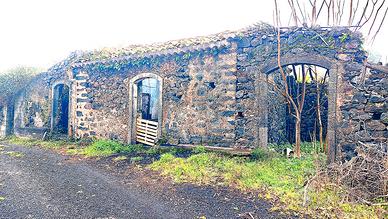 Terreno Agricolo con Ampio Casolare