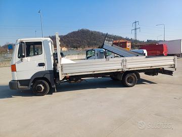 Nissan PATENTE B CASSONE 560