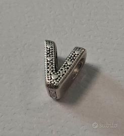 charm Pandora lettera V