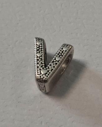 charm Pandora lettera V